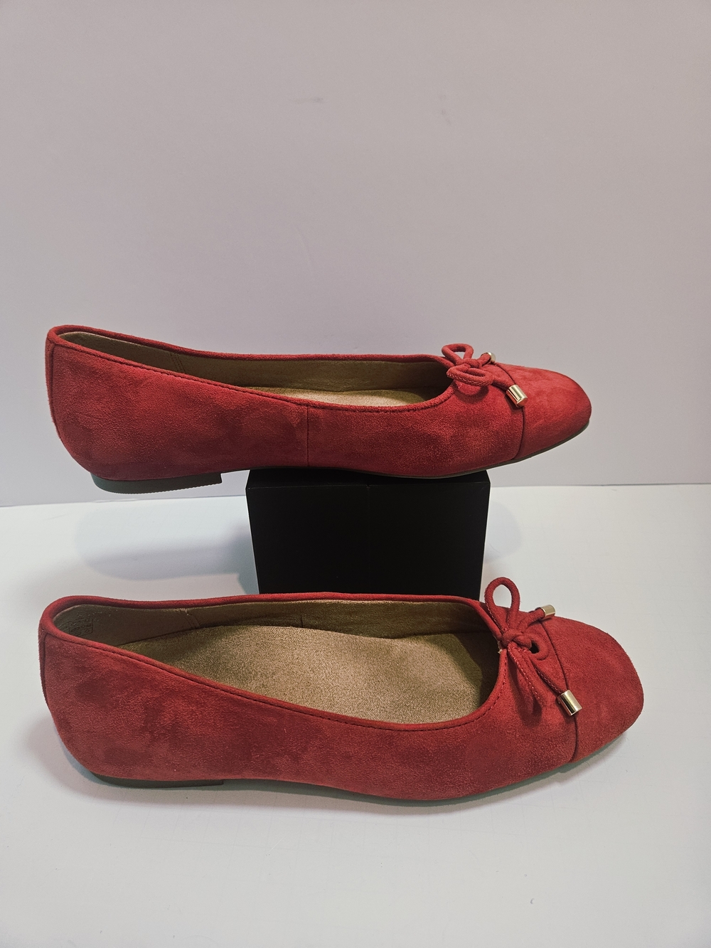 Vionic Klara Cherry Tomato Red Suede Leather Flats Size 7 - Orthopedic Support - Picture 4 of 16